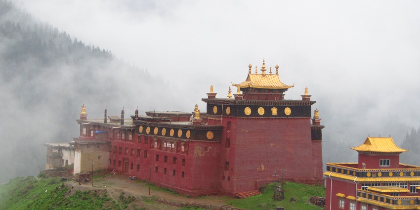 Choling Chokling Monastery: A Useful Guide With All The Details - TripXL