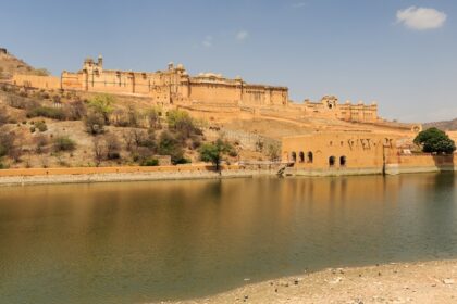A view of Amber Fort, which is one of the popular places to visit in Jaipur with friends.