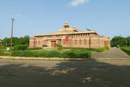 An image showing a view of the Sardar Government Museum Jodhpur, showcasing its traditional architecture.