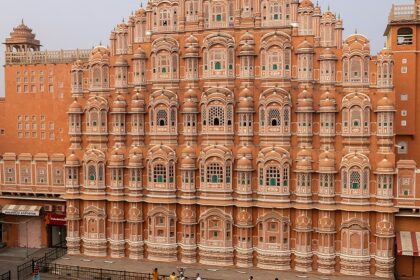 Jaipur, one of the places to visit in Rajasthan in September, showcasing pink buildings.