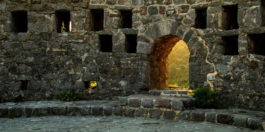 Khanderi Khanderi Fort: A Historic Maritime Fortress In Maharashtra - TripXL