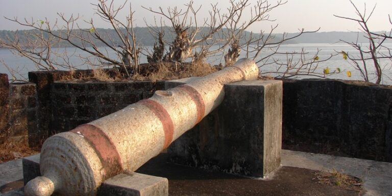 Devgad Fort: Explore History and Scenic Views in Maharashtra - TripXL