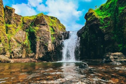 A scenic picture of Kolhapur showcasing its waterfall one of the best places to visit near Kolhapur