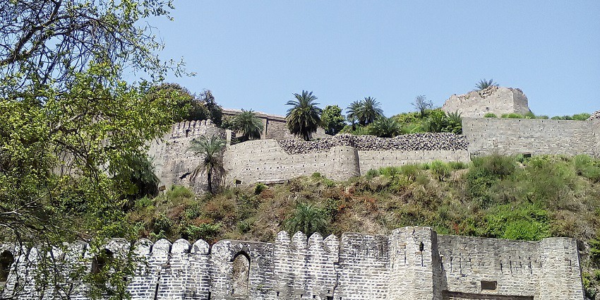Saswad Fort: A Historical Gem Nestled Amidst Scenic Hills - TripXL