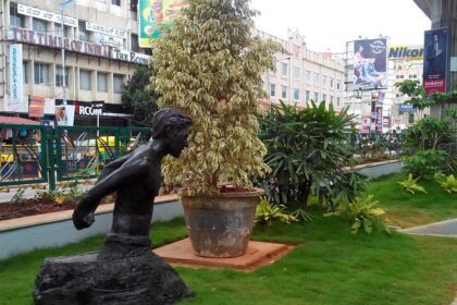 The Vibrant street view of MG Road, Bangalore, things to do in MG Road Bangalore.