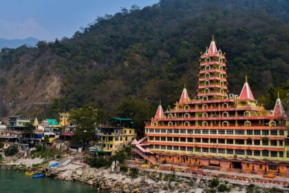 Places to visit in Rishikesh with friends offer adventure, scenic views and perfect hangout spots.