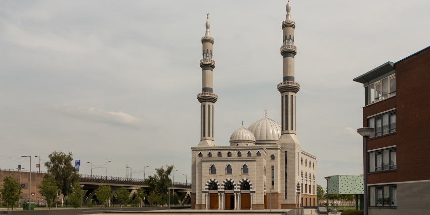 10 Mosques In Netherlands: A Guide To Islamic Centers - TripXL