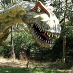 An image showing a sculpture of a dinosaur at one of the top dinosaur museums in India.