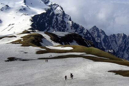 An image of the Snowy landscape in India in December, one of the best places to visit in India with family.